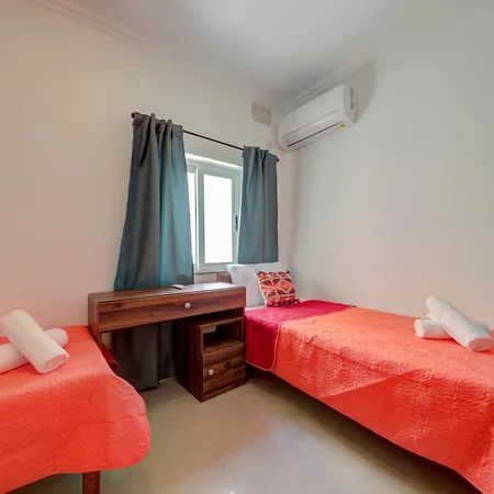 Few Minutes Across Portomaso Lane St Julains Apartment * San Ġiljan