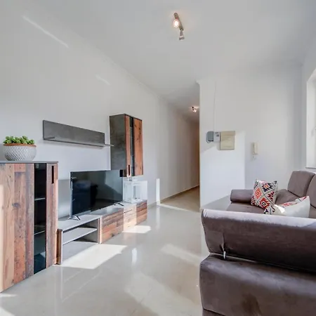 Apartmán Few Minutes Across Portomaso Lane St Julains Apartment *