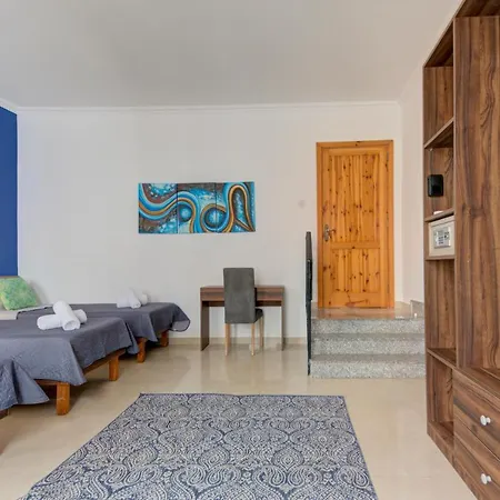 Few Minutes Across Portomaso Lane St Julains Apartment Apartmán *