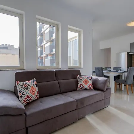 Few Minutes Across Portomaso Lane St Julains Apartment Apartmán